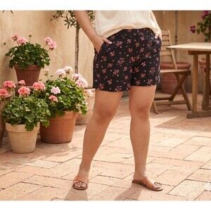 Boutique Midi Plus Shorts  Size 24W Black Floral Cotton Summer Casual Inseam 7"